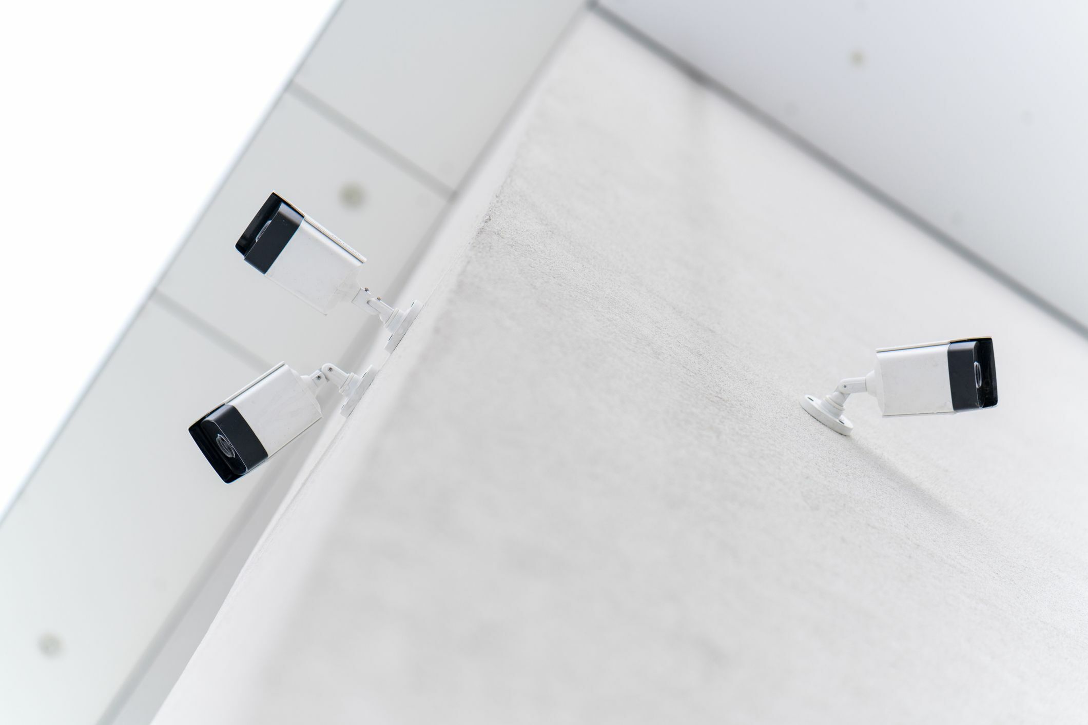 &Uuml;berwachungskameras an Hauswand